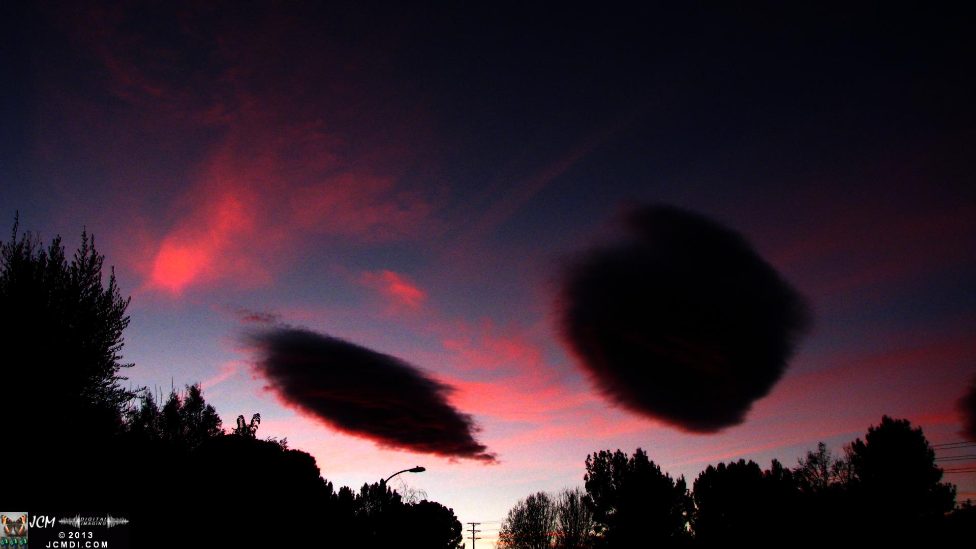 1-11-2008 Amazing UFO Lenticular cloud sunset with great under-lighting